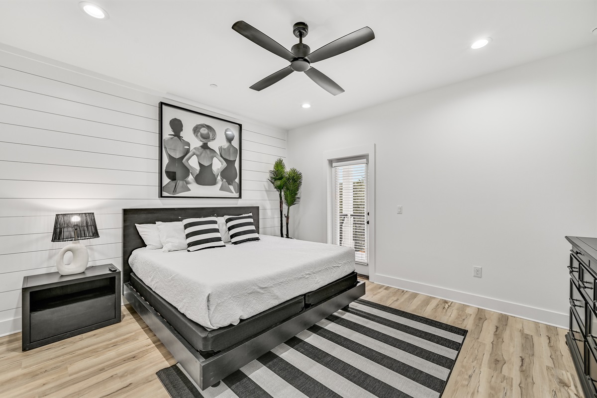 King Suite # 6 (second floor)
