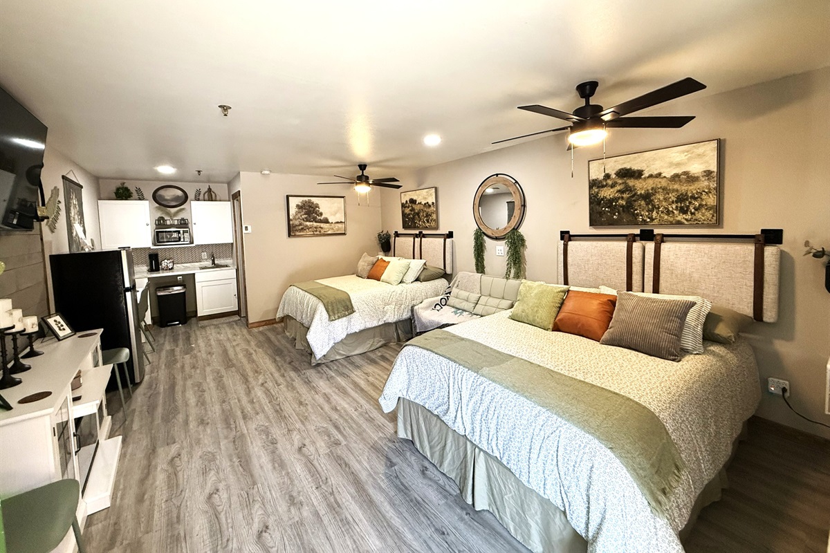 Newly remodeled and perfectly placed — enjoy Silver Dollar City just a shuttle ride away, then unwind in your home-away-from-home