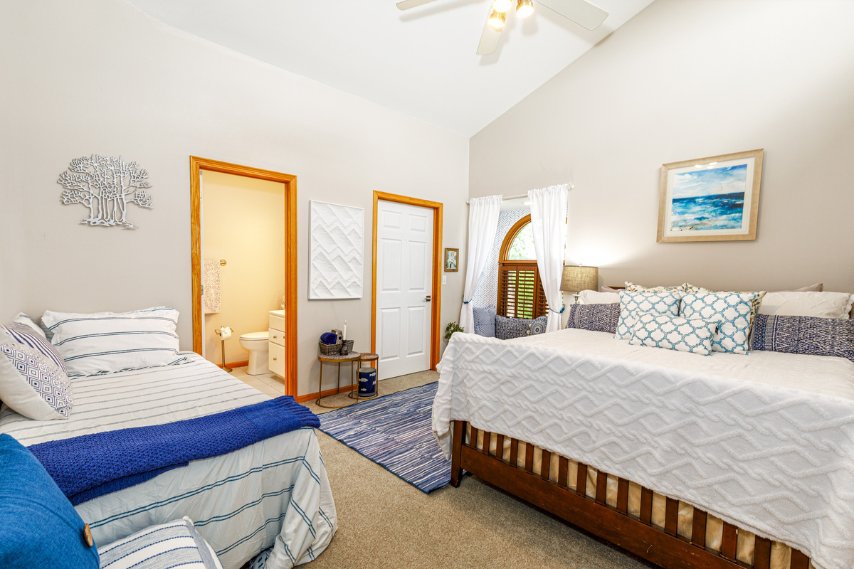 Upstairs bedroom #2 with a King bed + a twin bed, ideal for those traveling with a child.