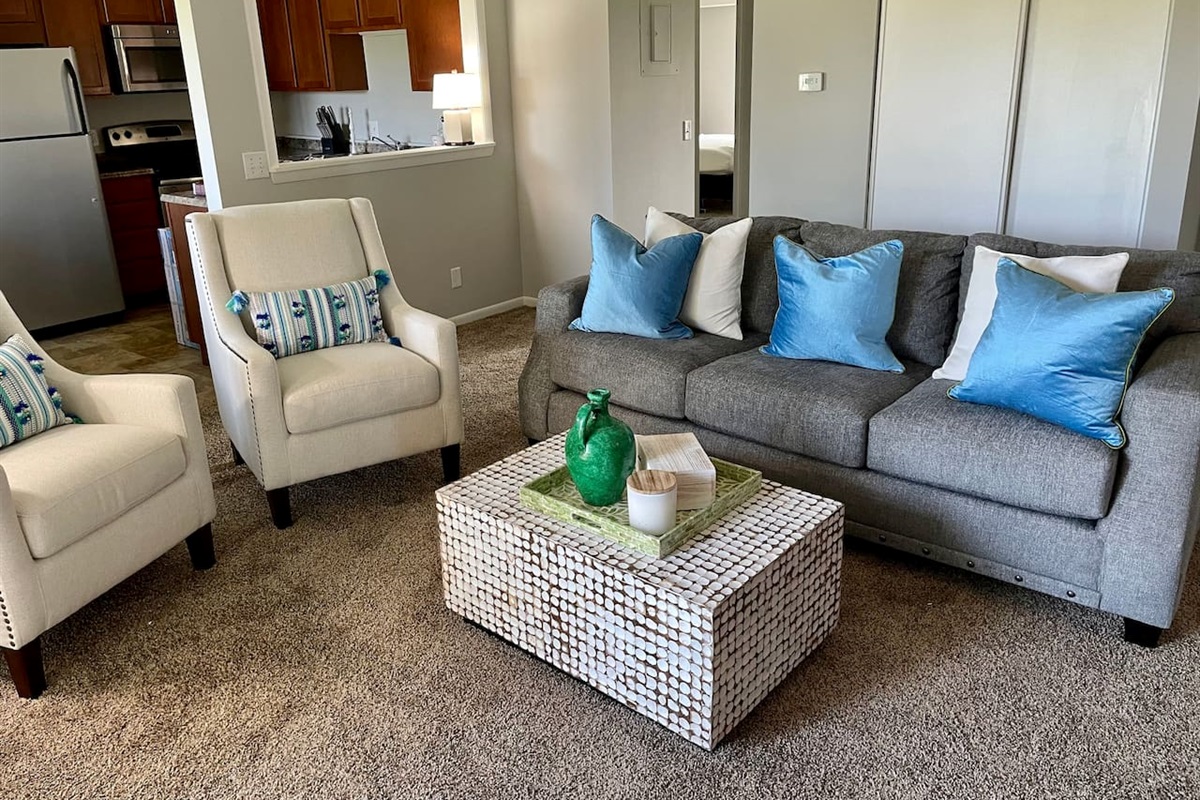 Spacious and stylish! This bright suite features a cozy living area, smart TV, full kitchen, plush seating, and vibrant decor. Enjoy modern amenities, fast Wi-Fi, and a welcoming vibe—perfect for relaxing after a day of exploring or working remotely.