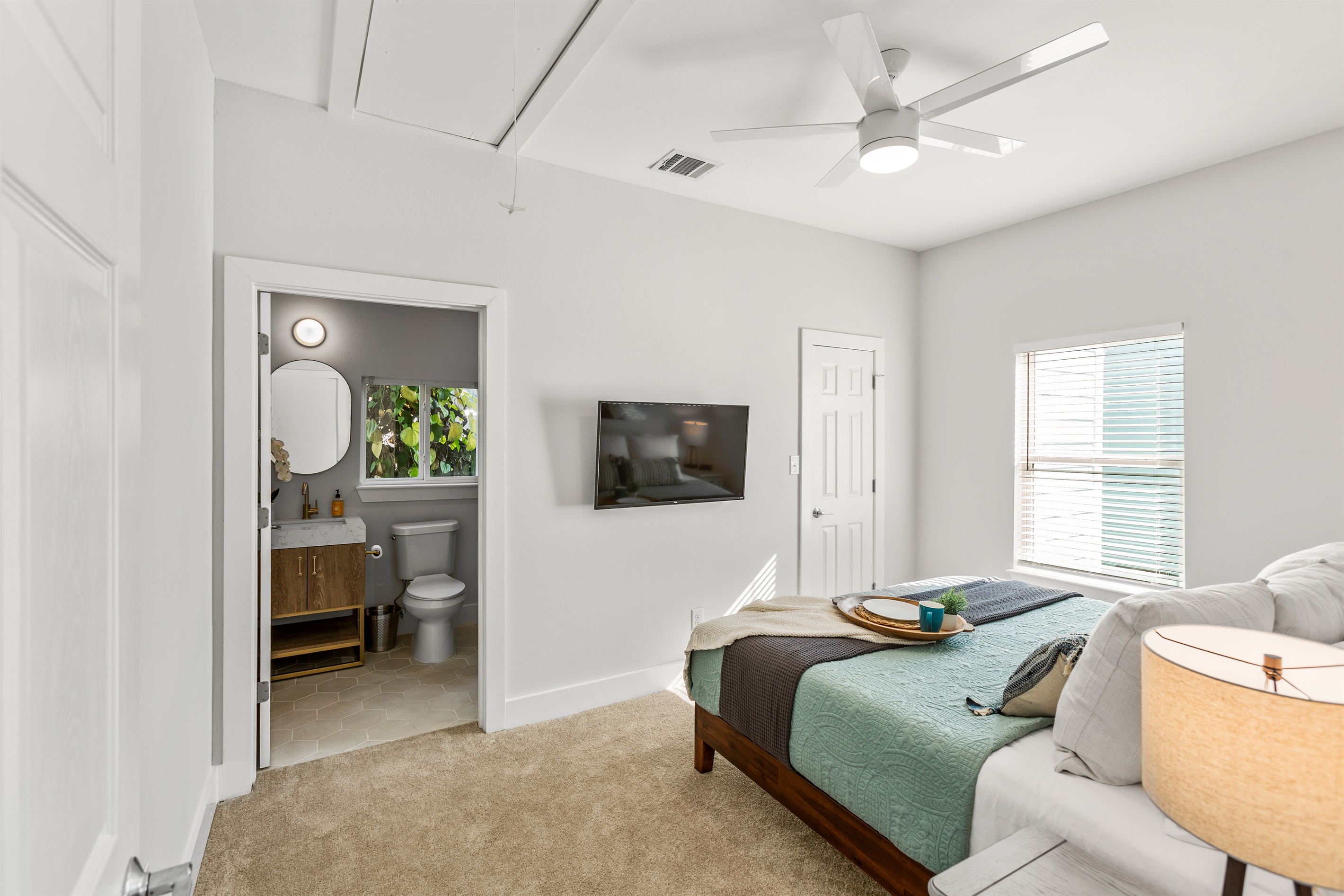 Private master retreat!  Roku TV!