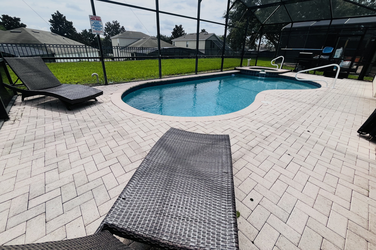 Pool and hot tub in a private screened patio