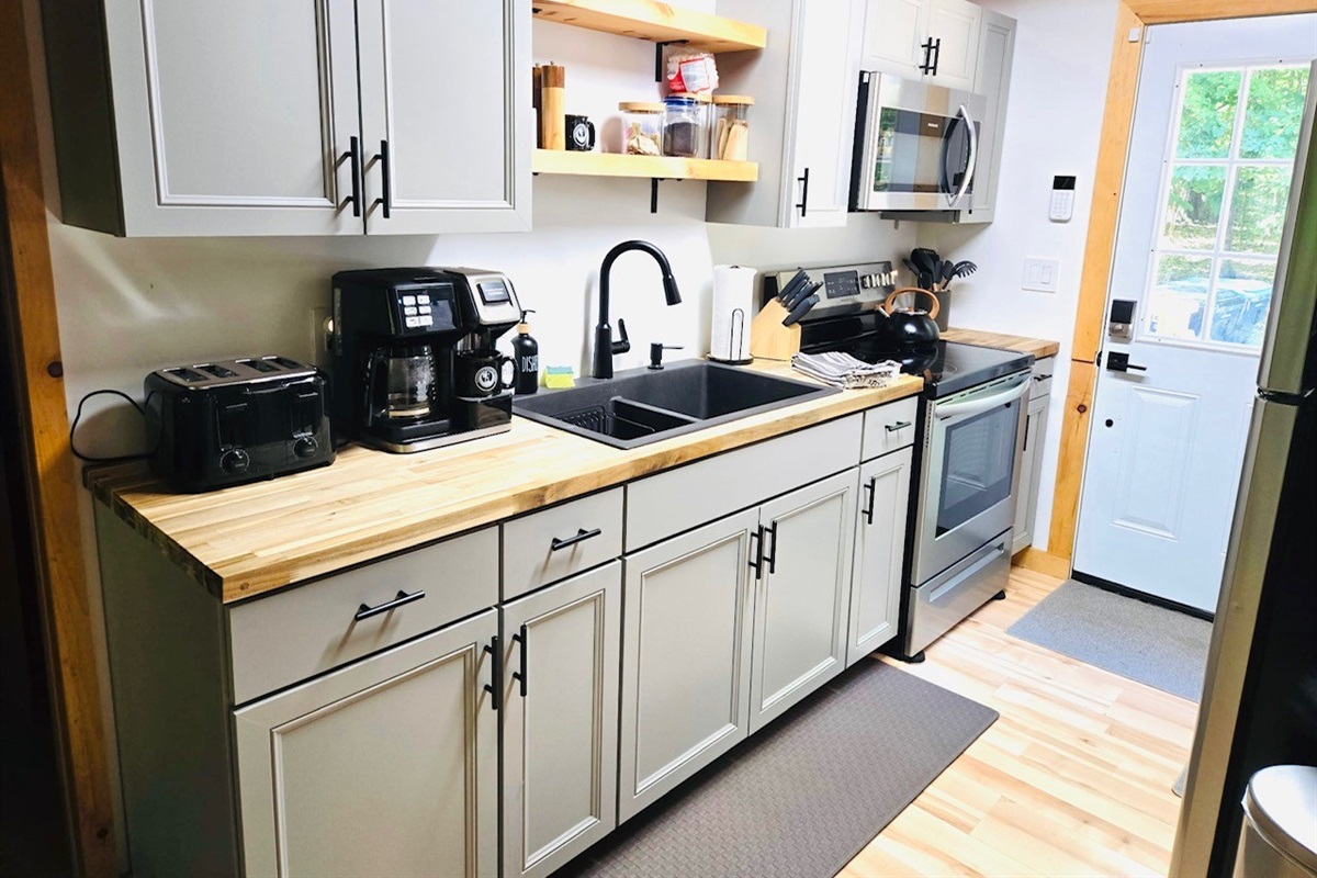 Equipped galley kitchen