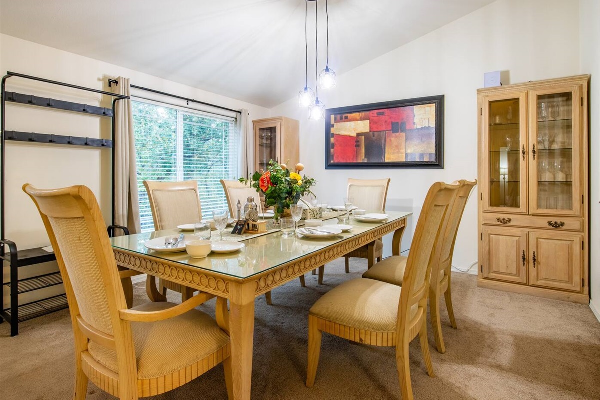 A dedicated dining room, can comfortably accommodate six people.