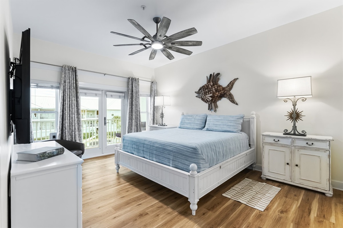 Master King Bedroom with Walk-Out Patio