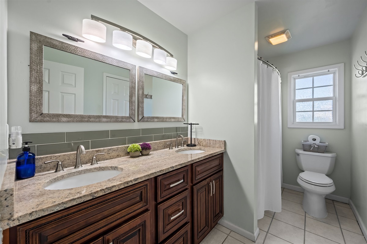 2nd Floor bathroom, shared for North and South Queen bedrooms