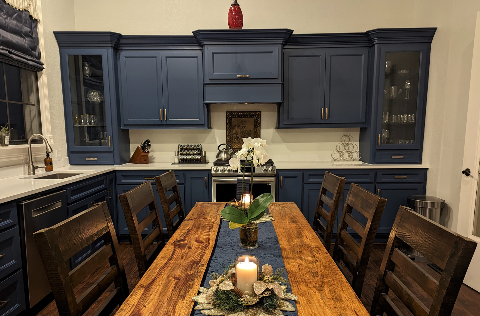 Guest kitchen and dining area