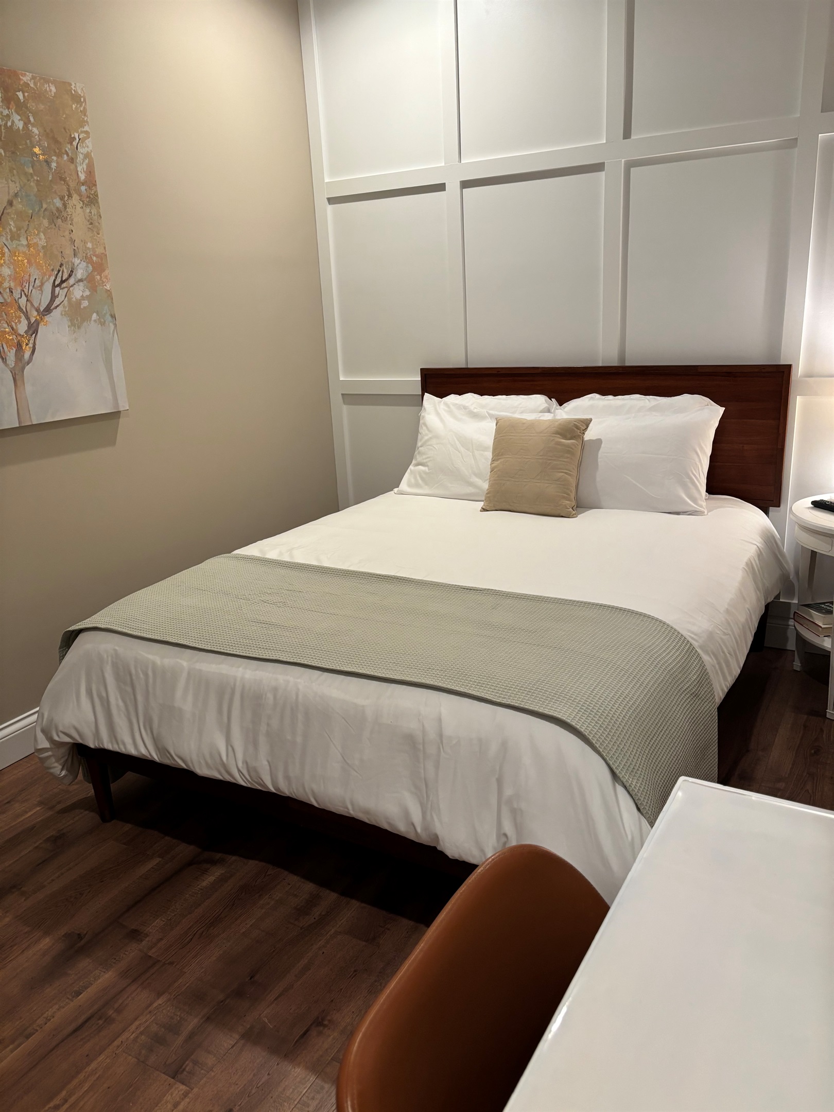 Secondary with queen bed