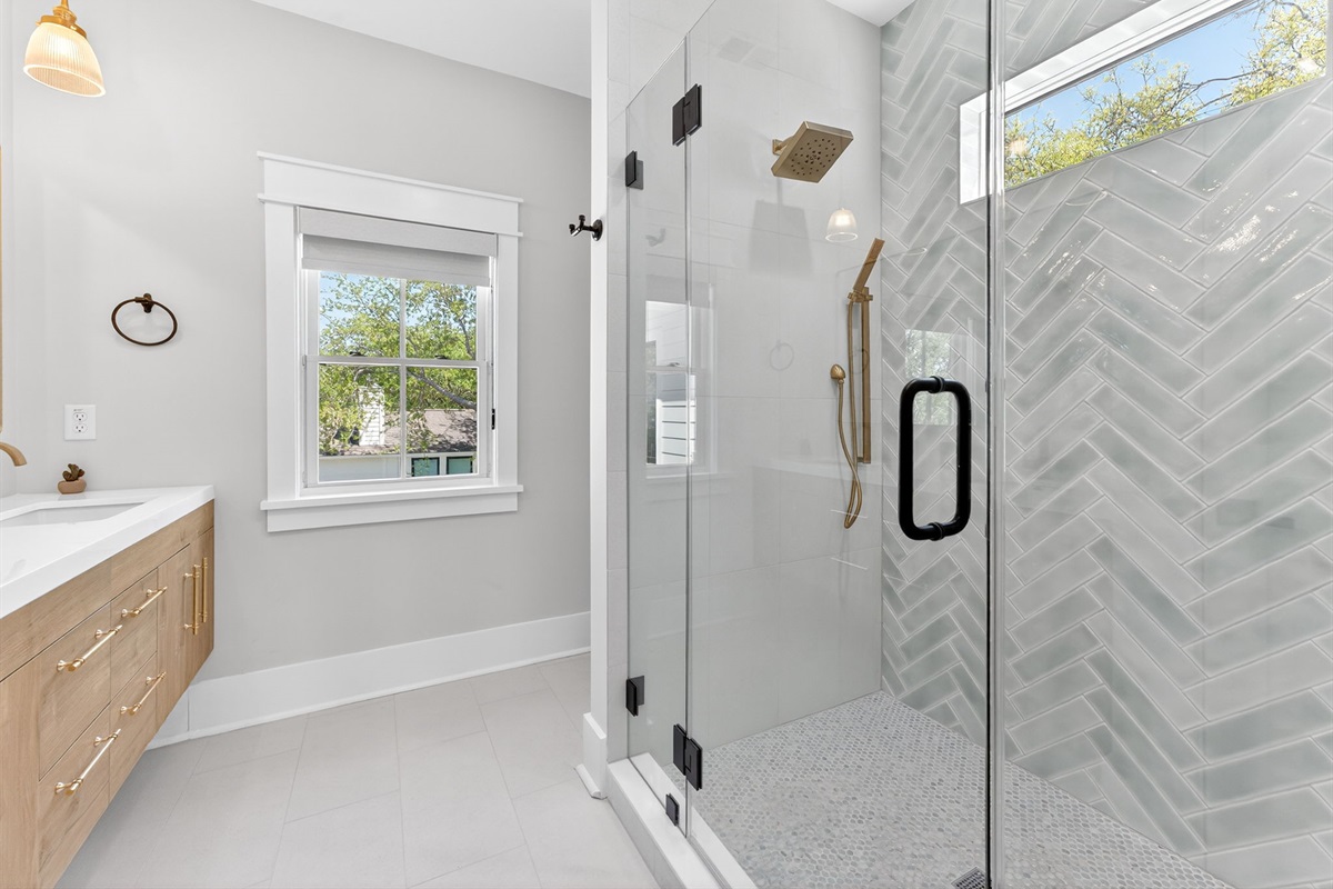 Primary Ensuite 1 | On Beach Time | 6 30th Ave, Isle of Palms, SC | IOP Escapes