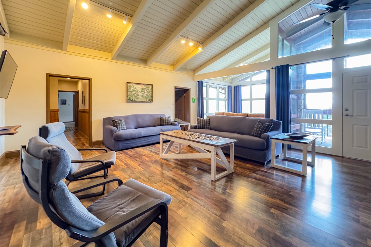 Relaxing upper level living room and reading area
