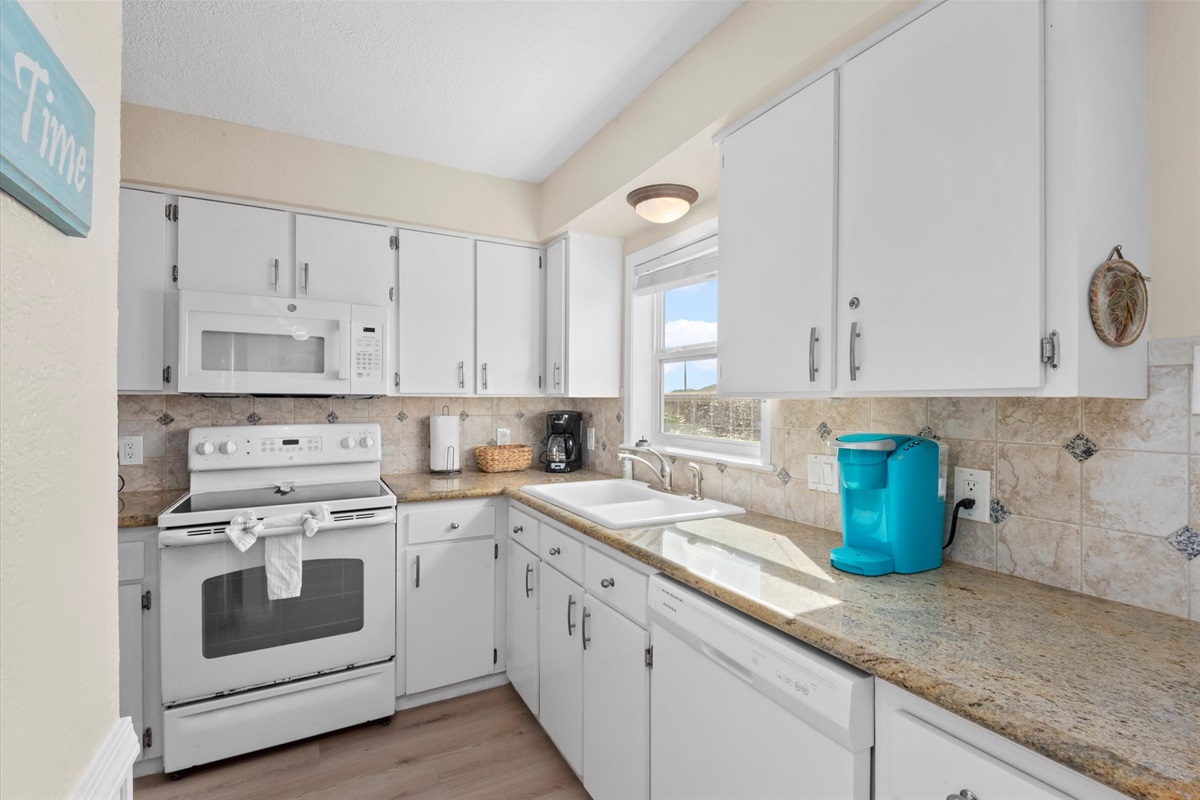 4e7ee35e33de468486ec7b279449814e Large | Beachhouse | Texas | TX | Vacation Homes | Galveston | Crystal Beach | Kokomo | Breezy Days | Beachfront Elegance | Sunrise Serenity | Southern Sands Property Management, LLC