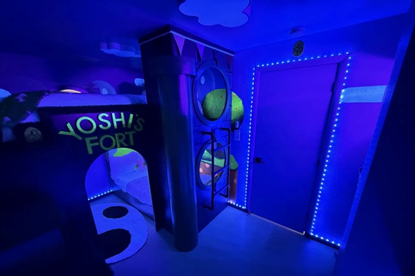 Yoshi's Fort comes even more alive in the dark!