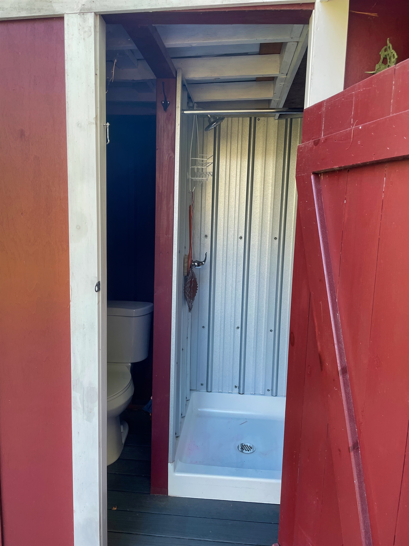Twin Pines Outdoor shower and toilet shared between the 2 units