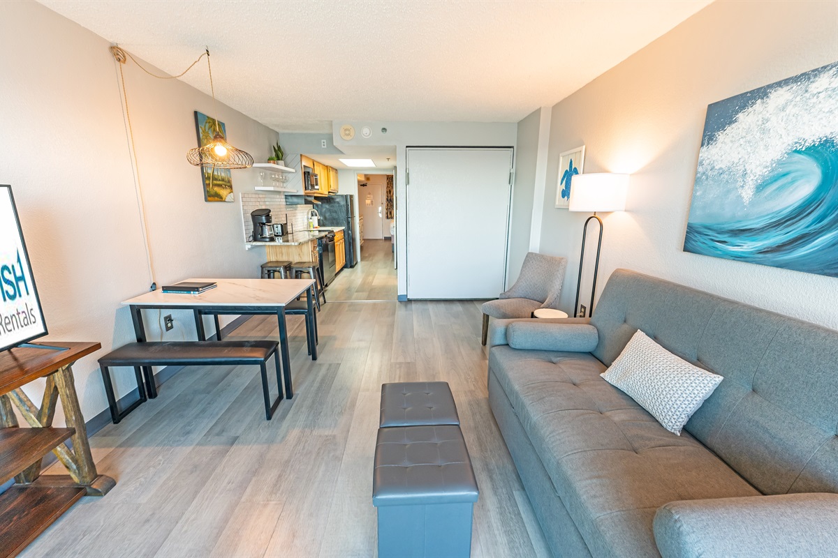 Living Room with Stunning Views🌊☀️