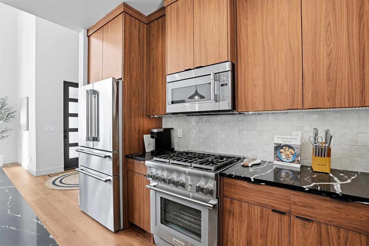 Beautifully Appointed Kitchen With High End Finishing Touches