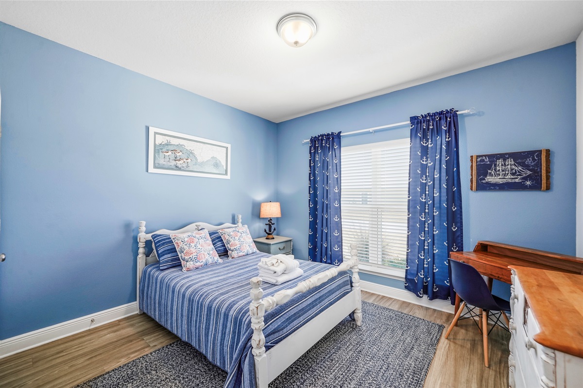 Bedroom 2: Full bed, comfortable linens, drawer, Smart TV, remote work desk and chair