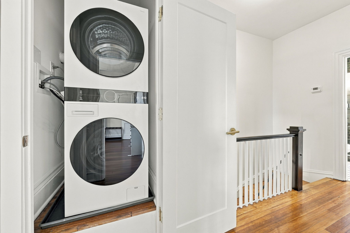 Laundry Nook: Modern machines make freshening up your wardrobe a breeze during your stay!