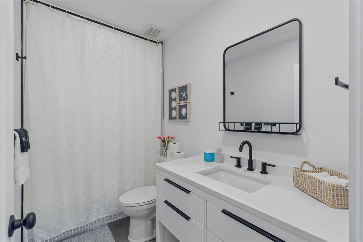 Small Serenity 5's Guest Bathroom 2 with Shower/Tub combo