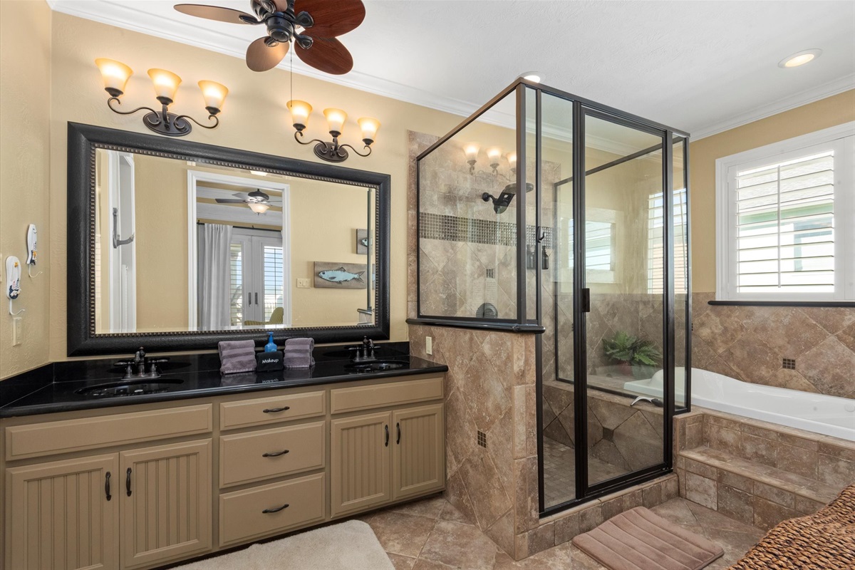 4eb2e046ea144ecbb3ed56a2de7b7da6 Large | Beachhouse | Texas | TX | Vacation Homes | Galveston | Crystal Beach | Kokomo | Breezy Days | Beachfront Elegance | Sunrise Serenity | Southern Sands Property Management, LLC