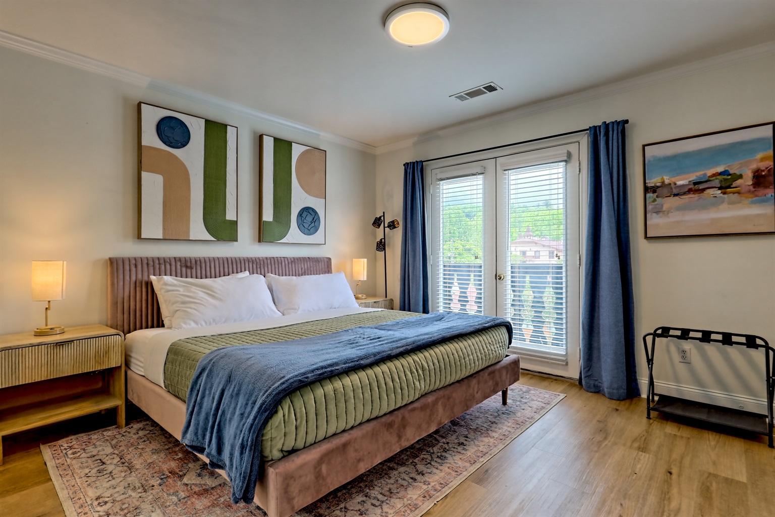 King Size Bed 3rd floor with en-suite bathroom