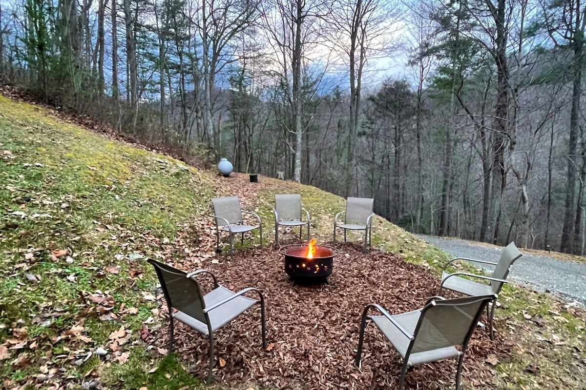Who doesn't LOVE a good campfire?!?