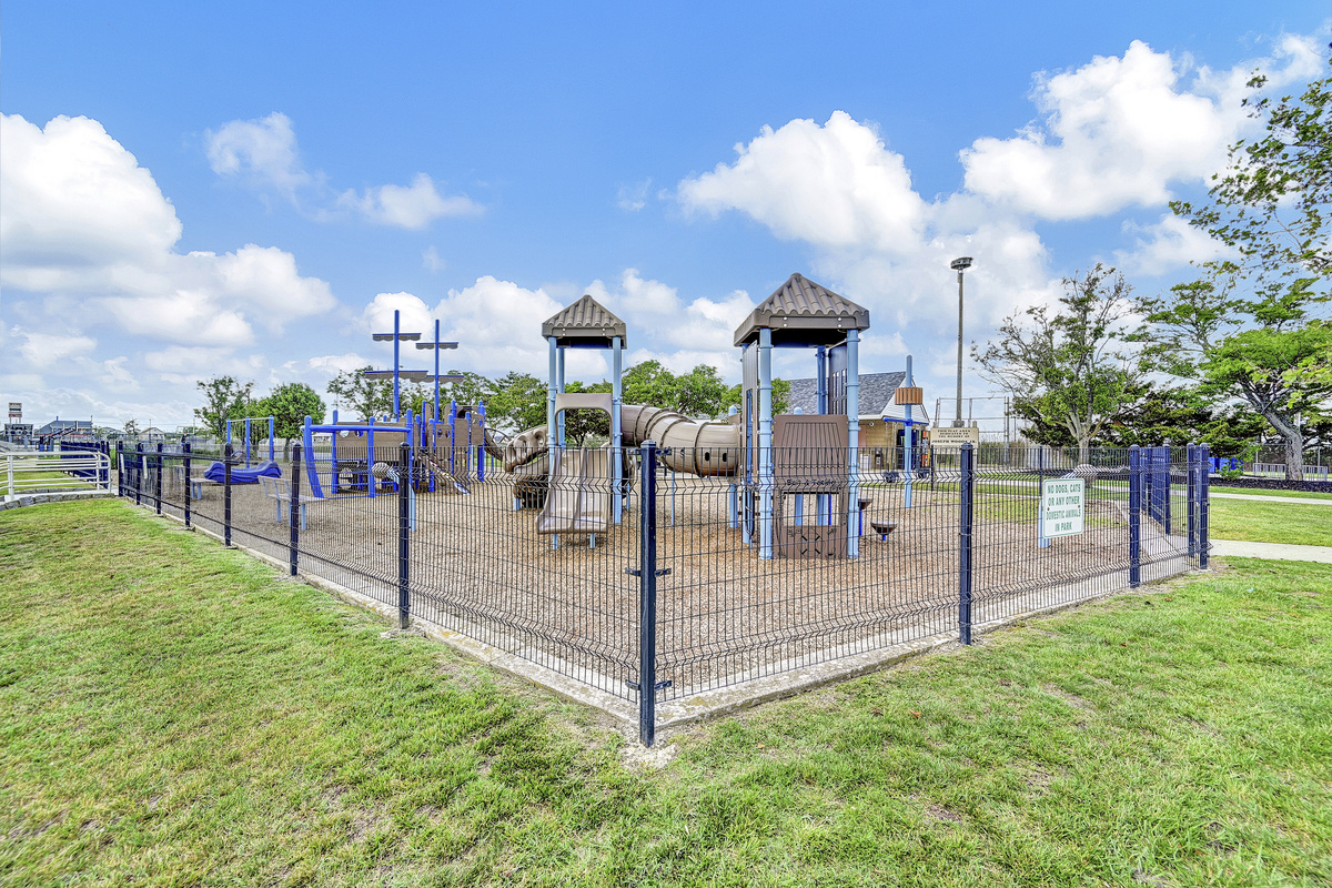 Allen Park Playground is SOOOO much fun for little ones!