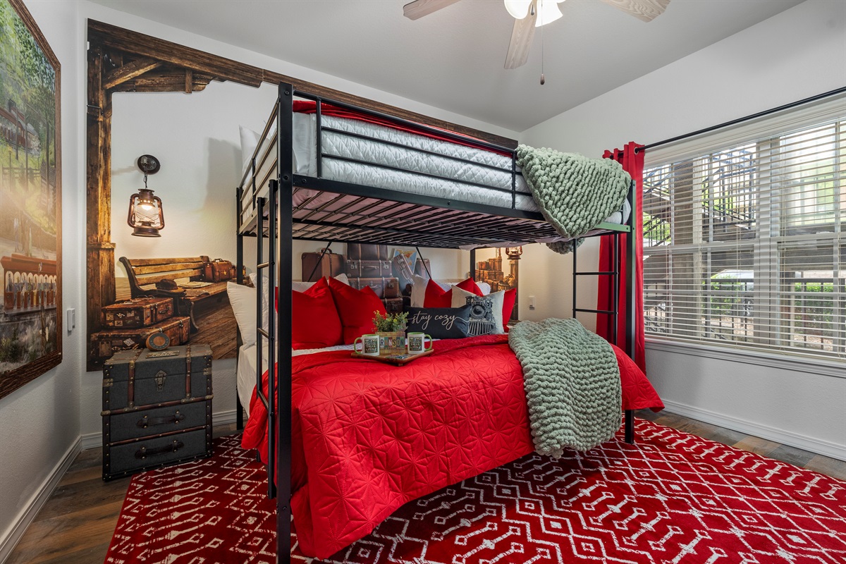The Silver Dollar City Train room with queen bunks, really cool artwork and luxury mattresses and bedding