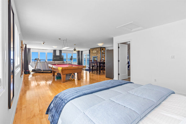Air conditioned private open concept loft with Queen bed and private ensuite 3 pc. bath