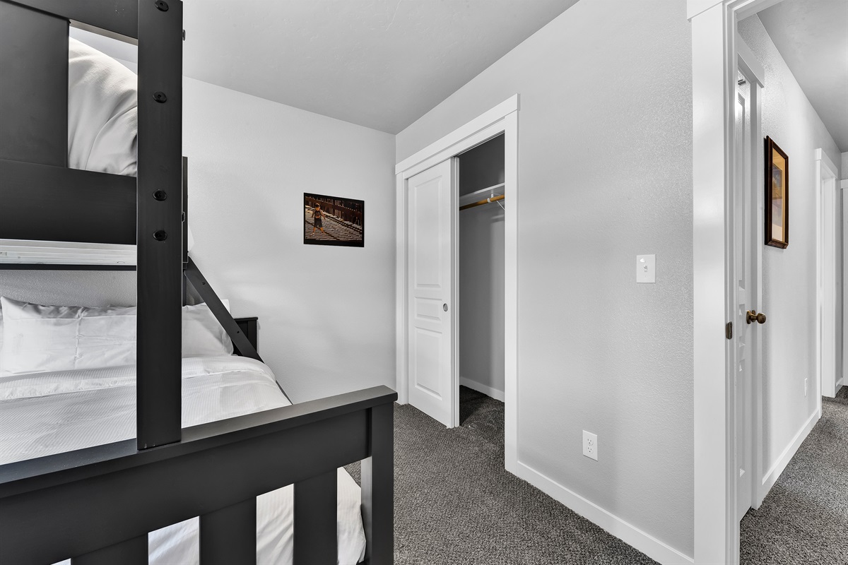 Bedroom with bunk beds - Twin size bed over Full size bed