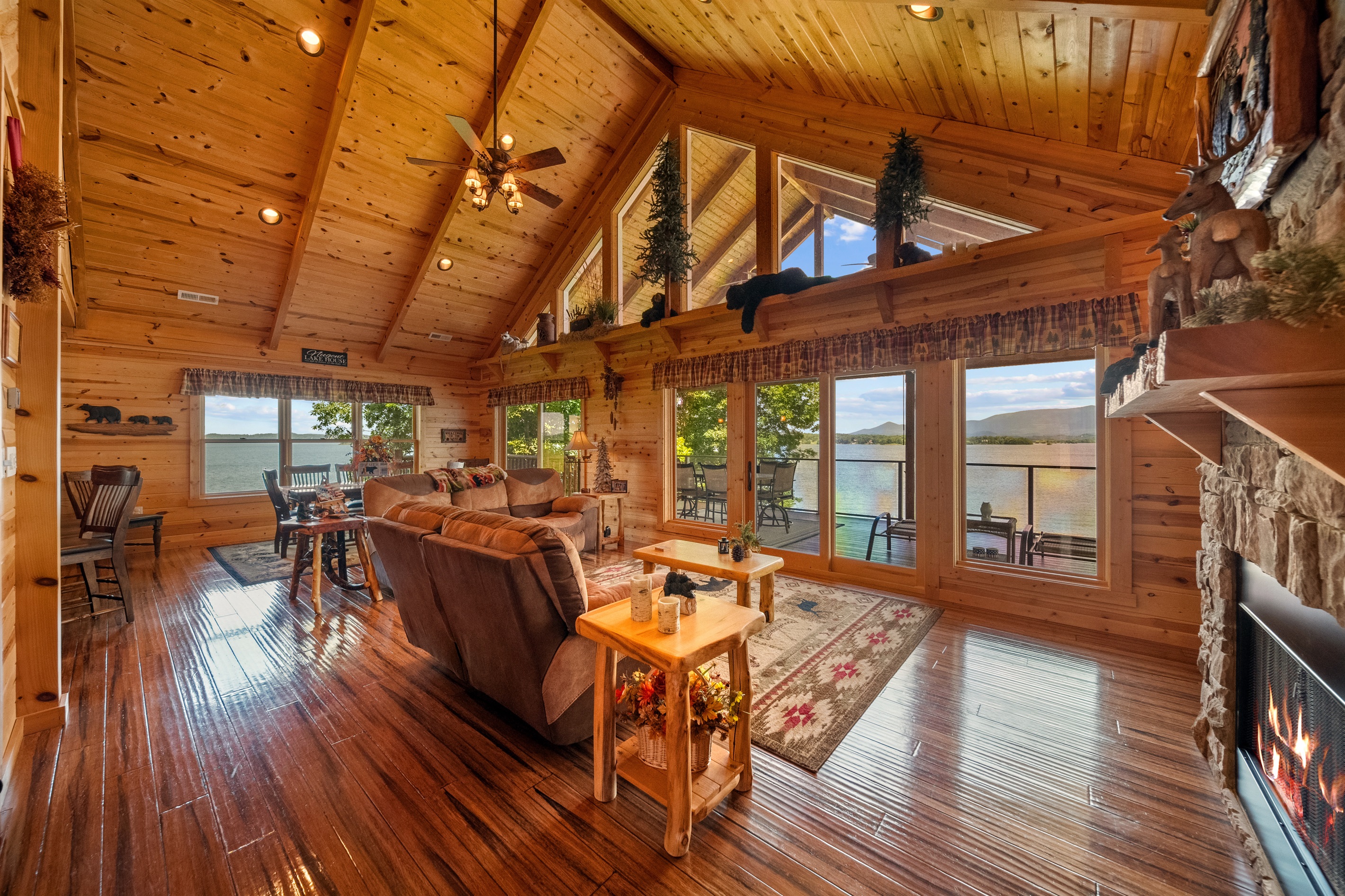 Family Room (Top Floor)