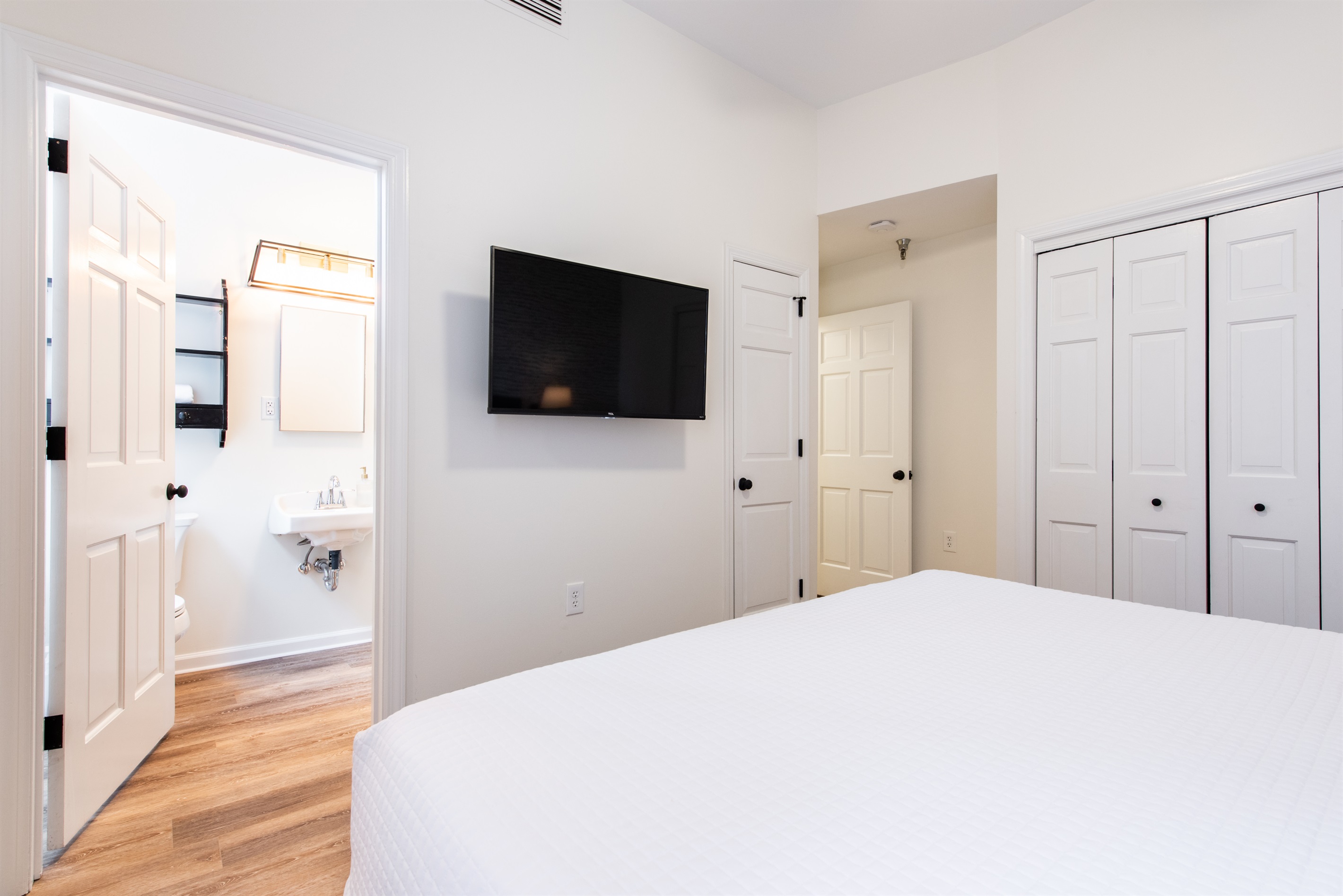 Ensuite Fully Renovated Bathroom