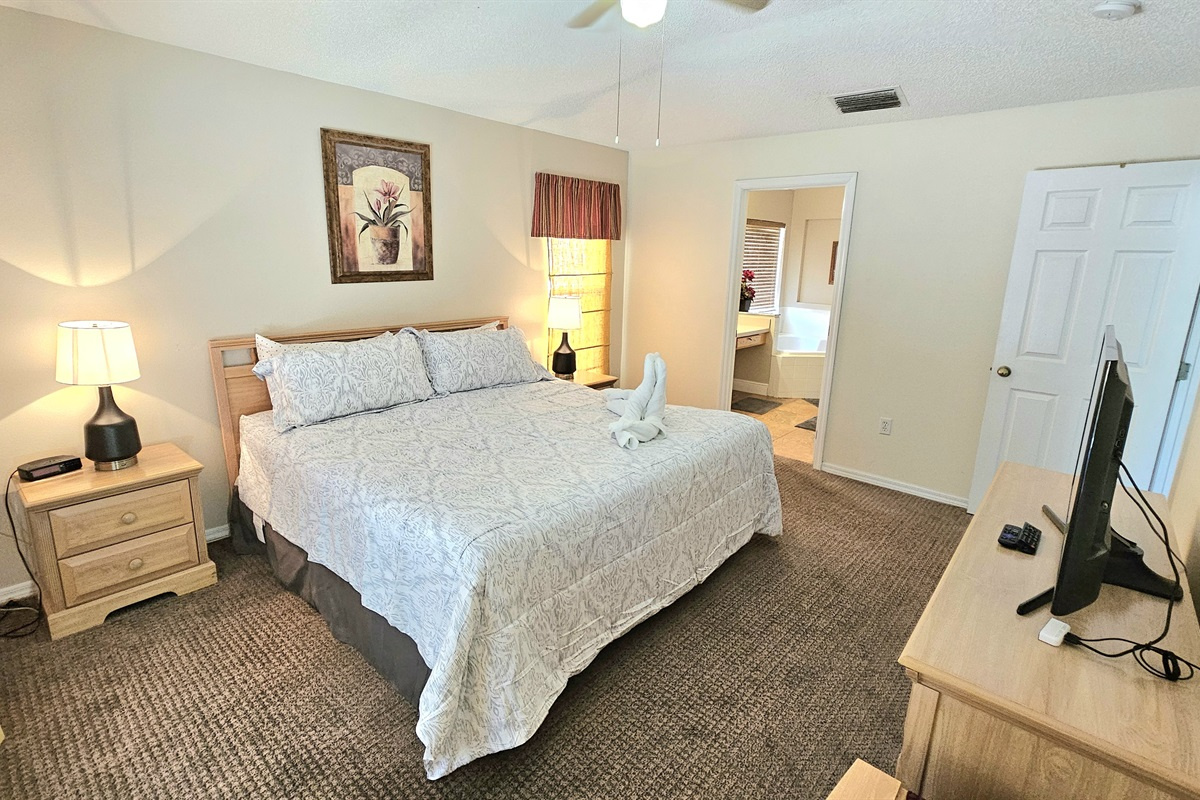 Master KING Bedroom, TV, Ceiling Fan