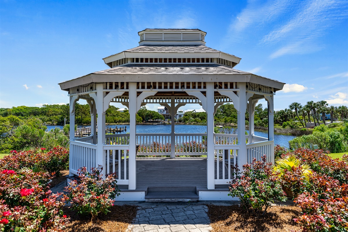 Picturesque Gazebo Overlooking Lake Powell