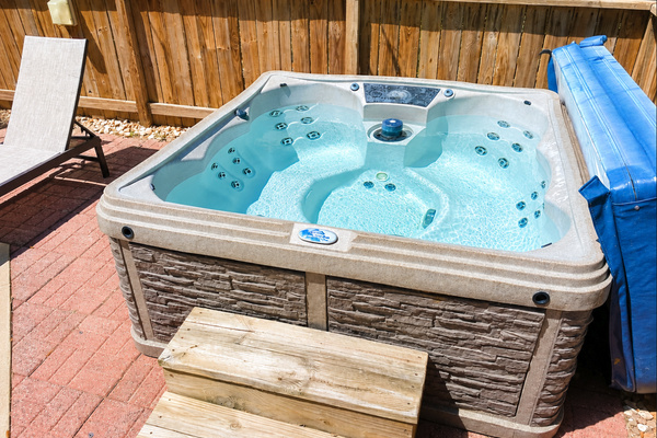 Private hot tub, all year