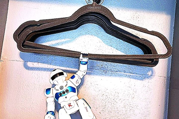 Howie SHOG provides lots of pre-tested fuzzy hangers for your use. 