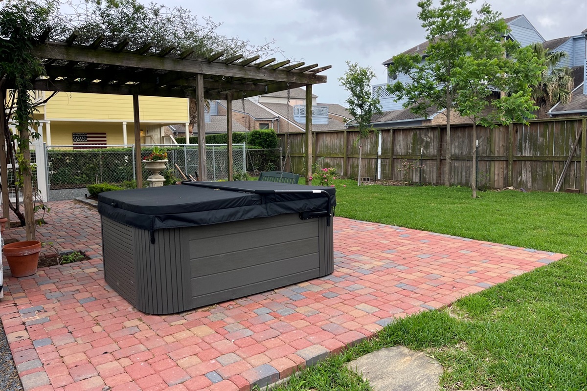 Hot tub sits 4 people