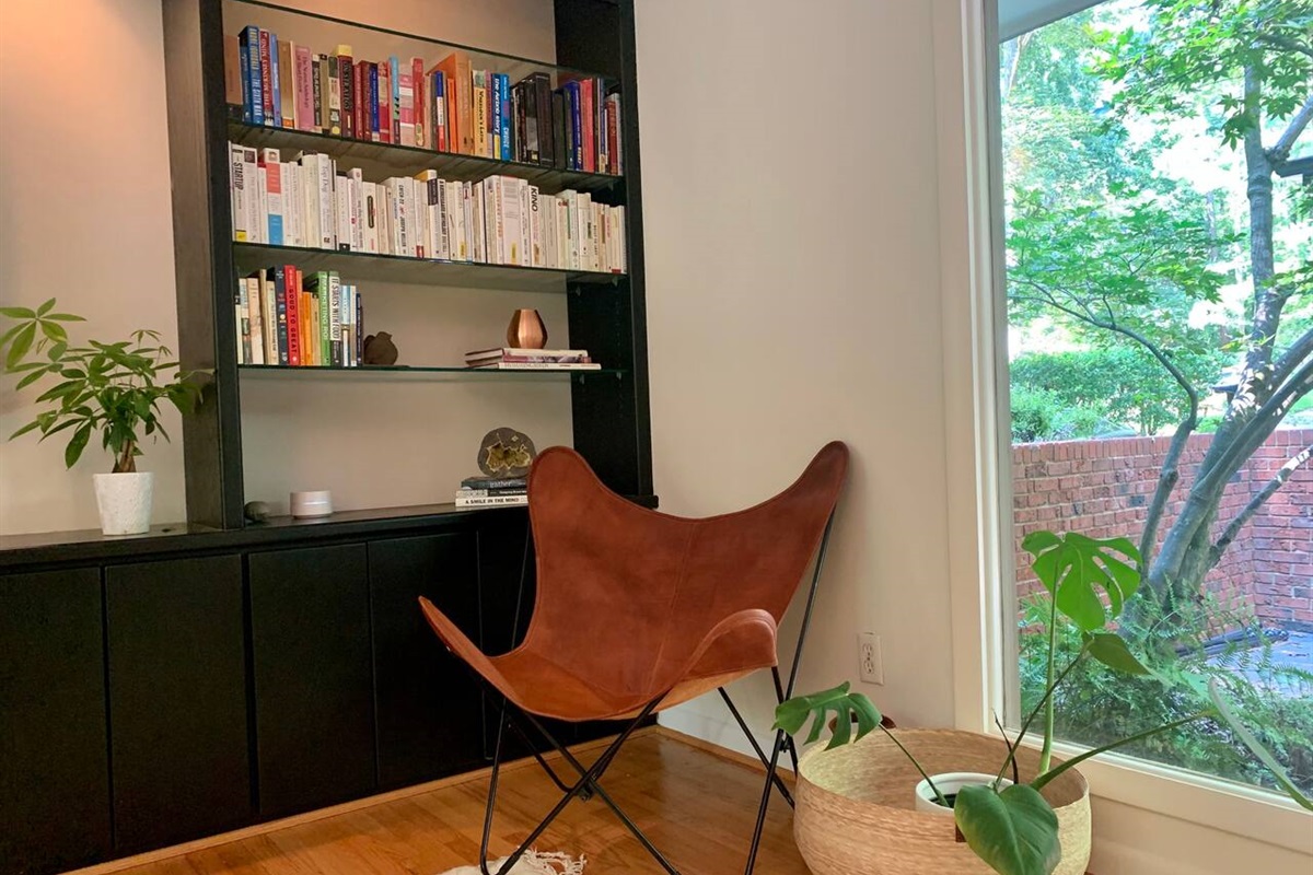 It's a book nook! The living room looks on one side into the central courtyard and on the other side to the spacious backyard and deck.