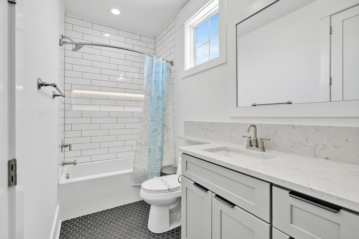 Kid-friendly bathtub