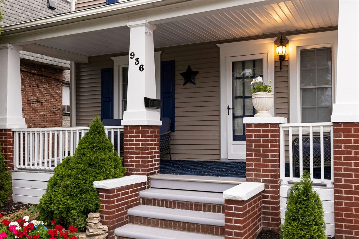 Our welcoming front porch with 4 nice chairs to relax and watch the Lake.