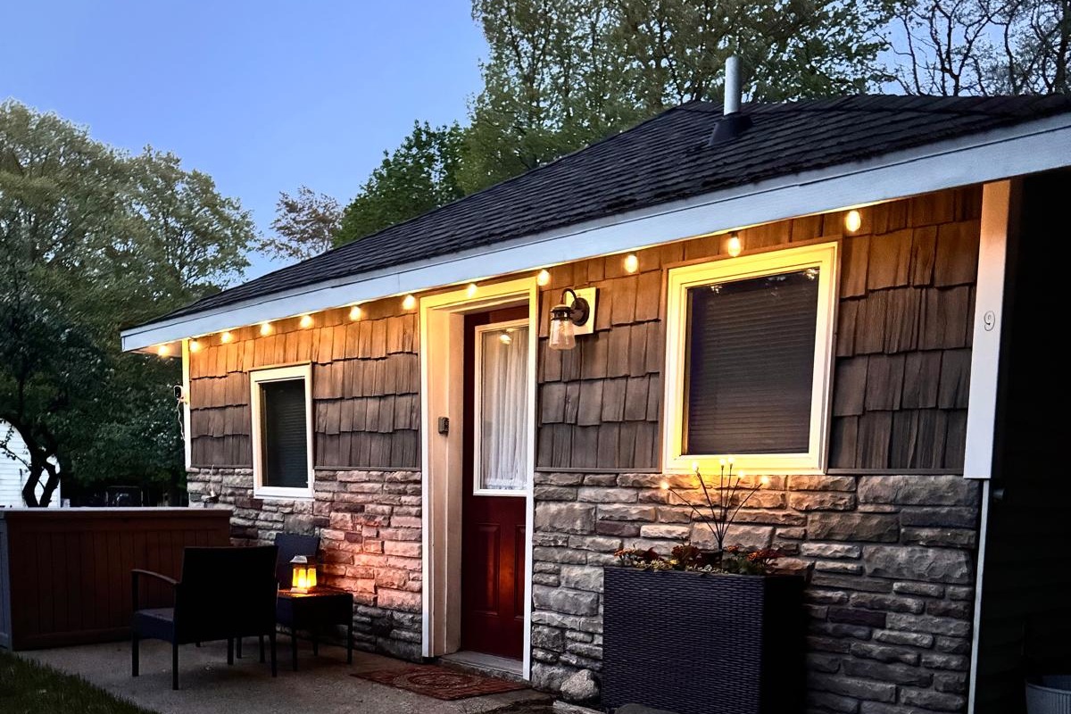 Welcome to The Duet Cottage—your perfect summer retreat for relaxing lake days, fresh air, and peaceful evenings by the water.