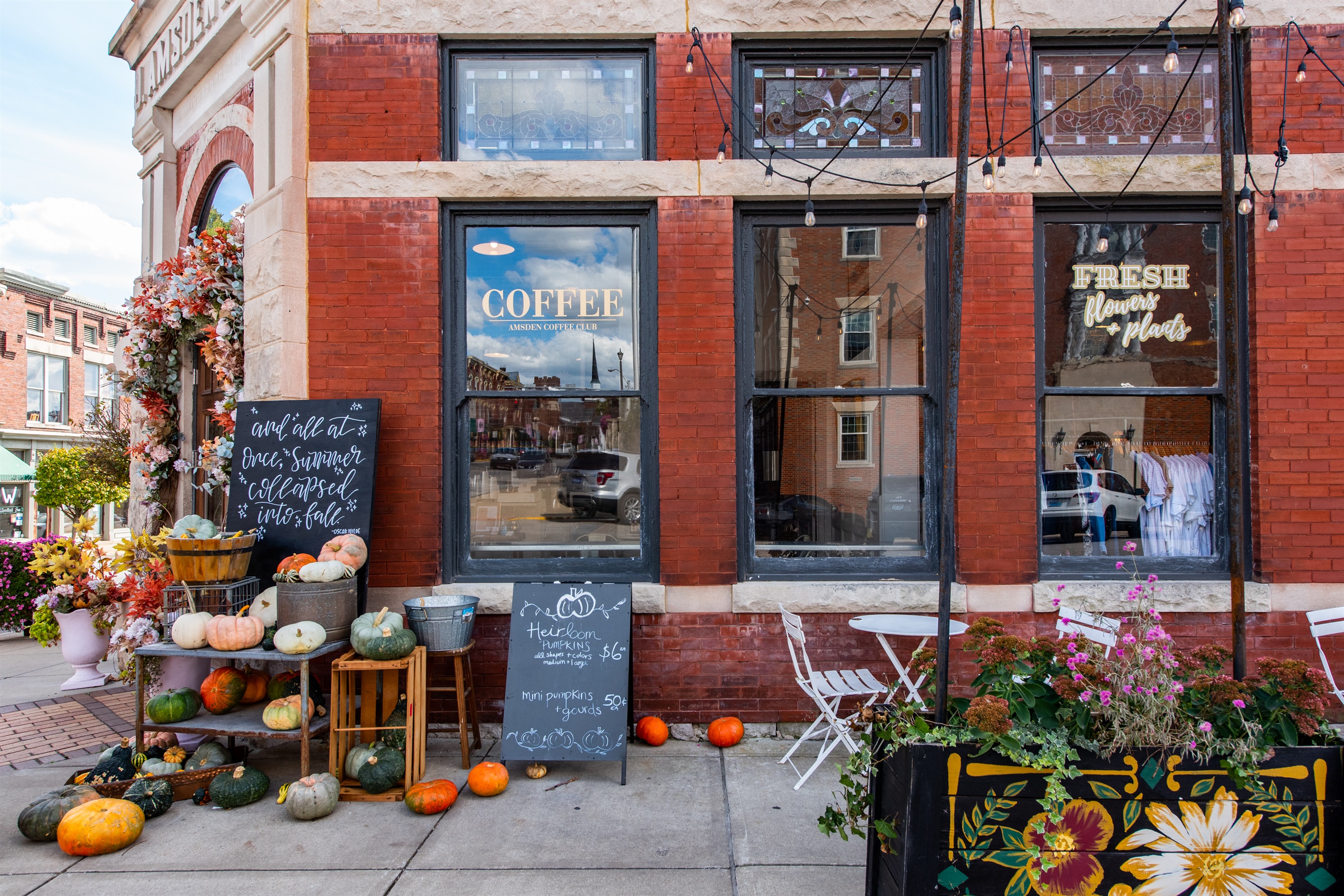 Downtown Versailles is full of coffee shops, bourbon bars, restaurants, bakeries and more to offer.