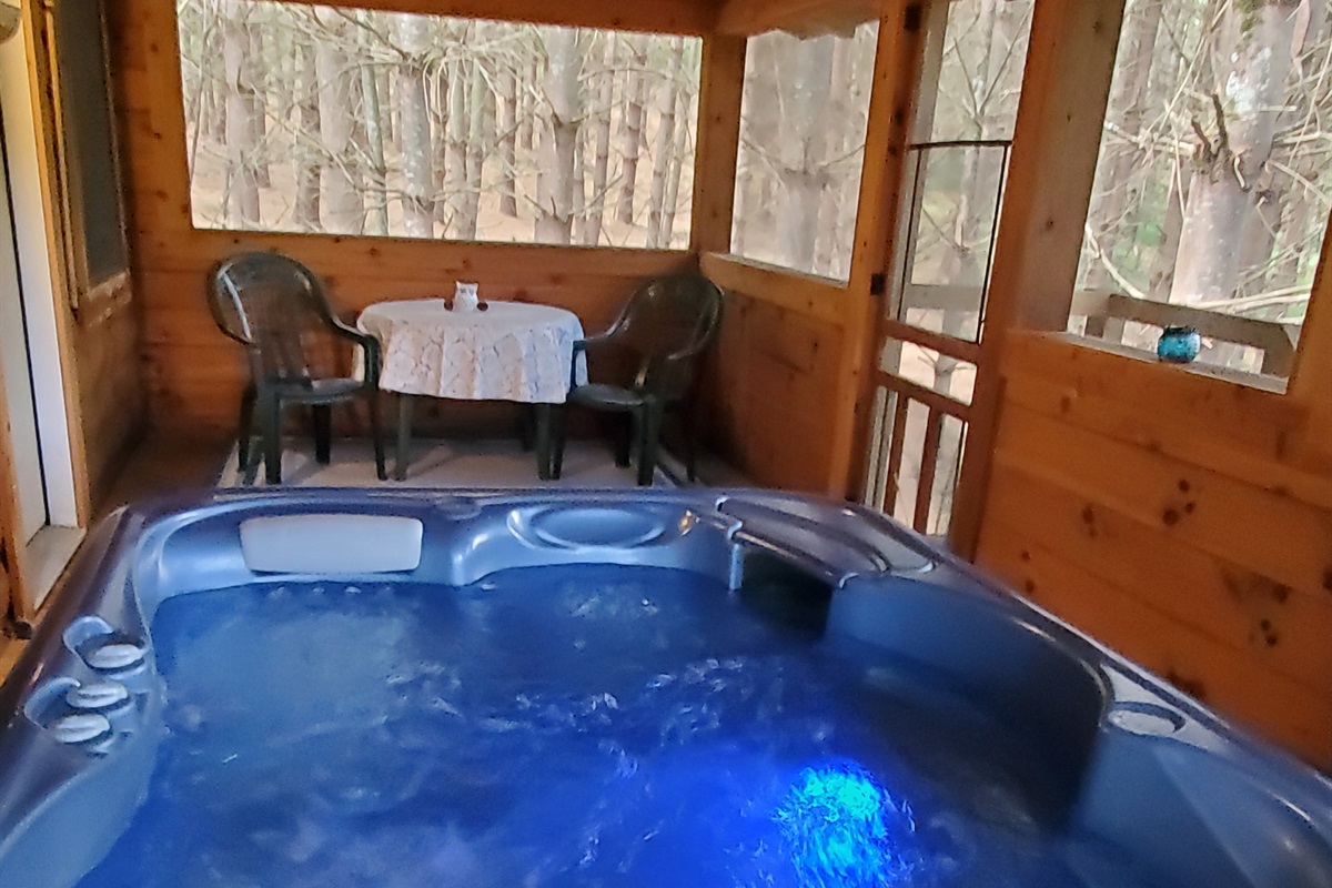 The cabin&rsquo;s rear porches provide perfect places to dine beneath the stars.