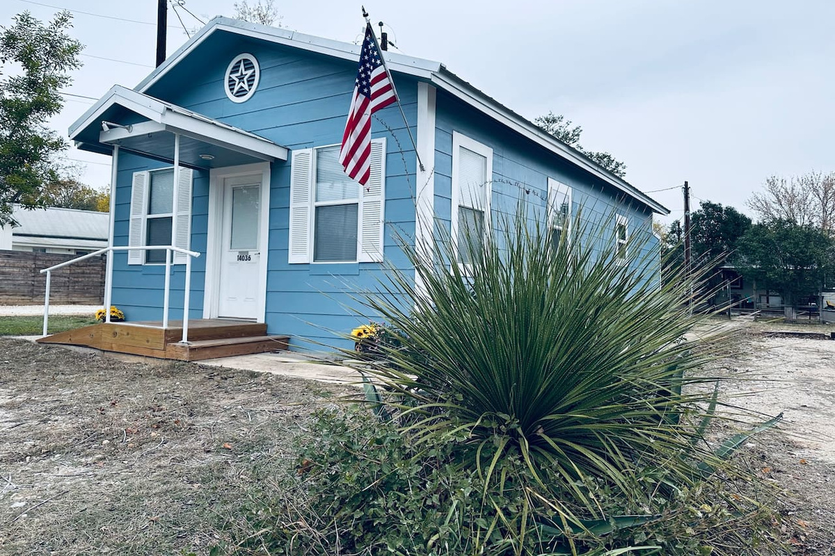 Texas Blue Apple Cottage, Medina