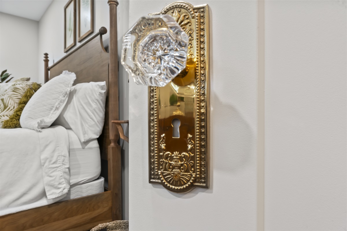 Cottage Cal King Bed