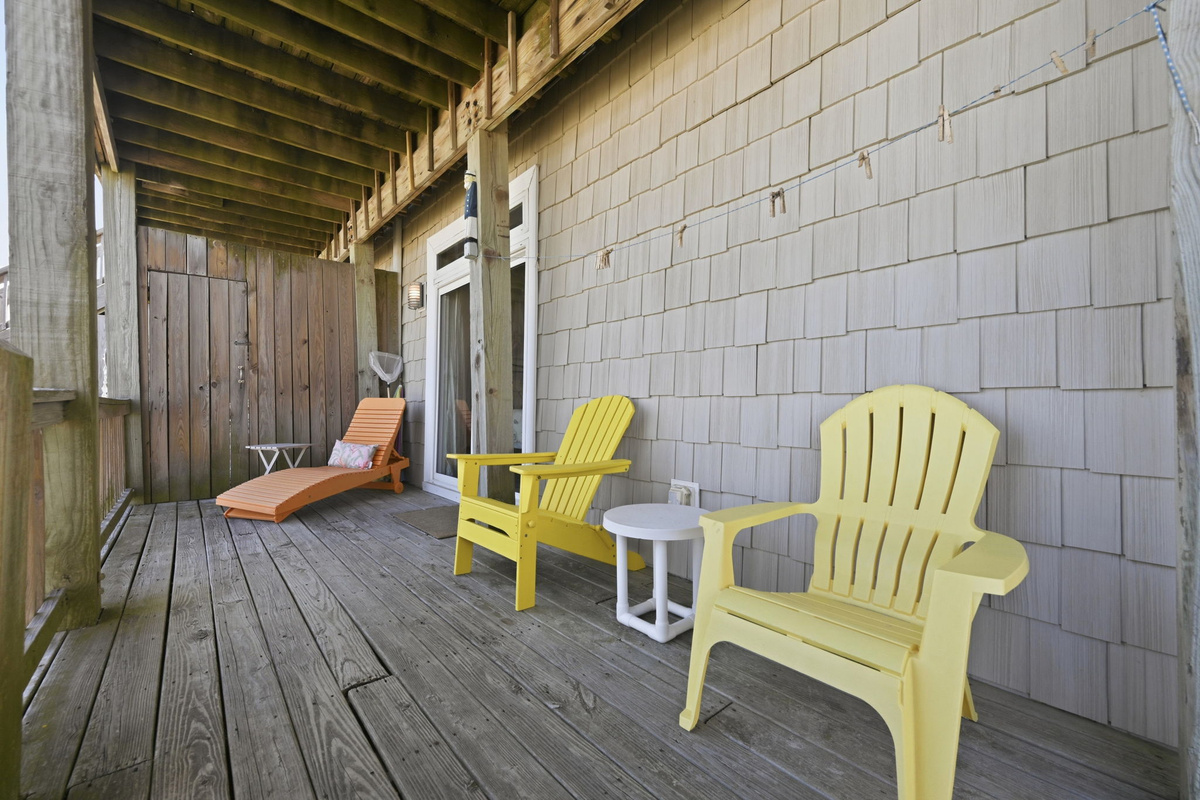 Side deck with lounge chairs and relaxed coastal seating