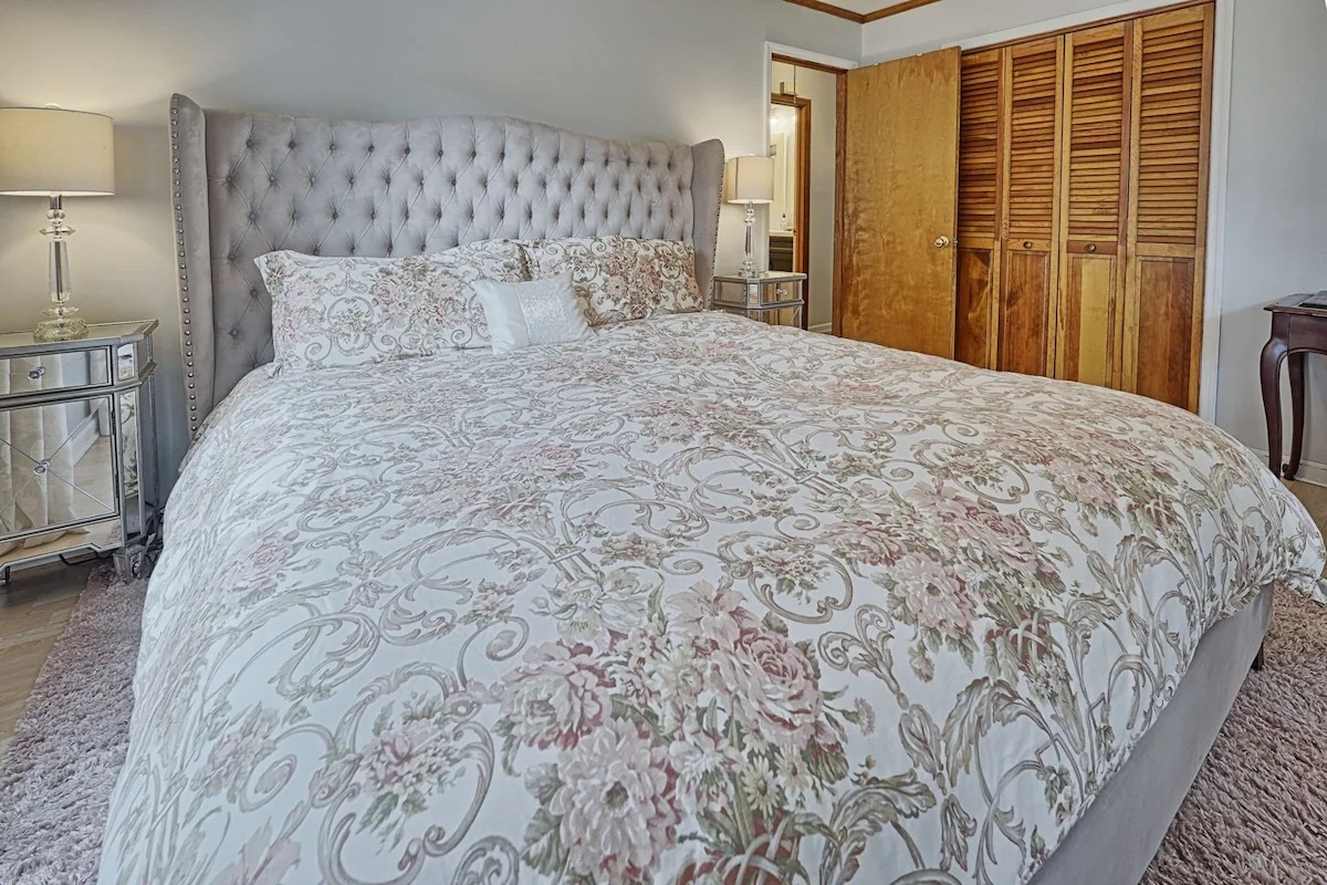 25 21st Avenue | Seas the Day | King Room | IOP Escapes