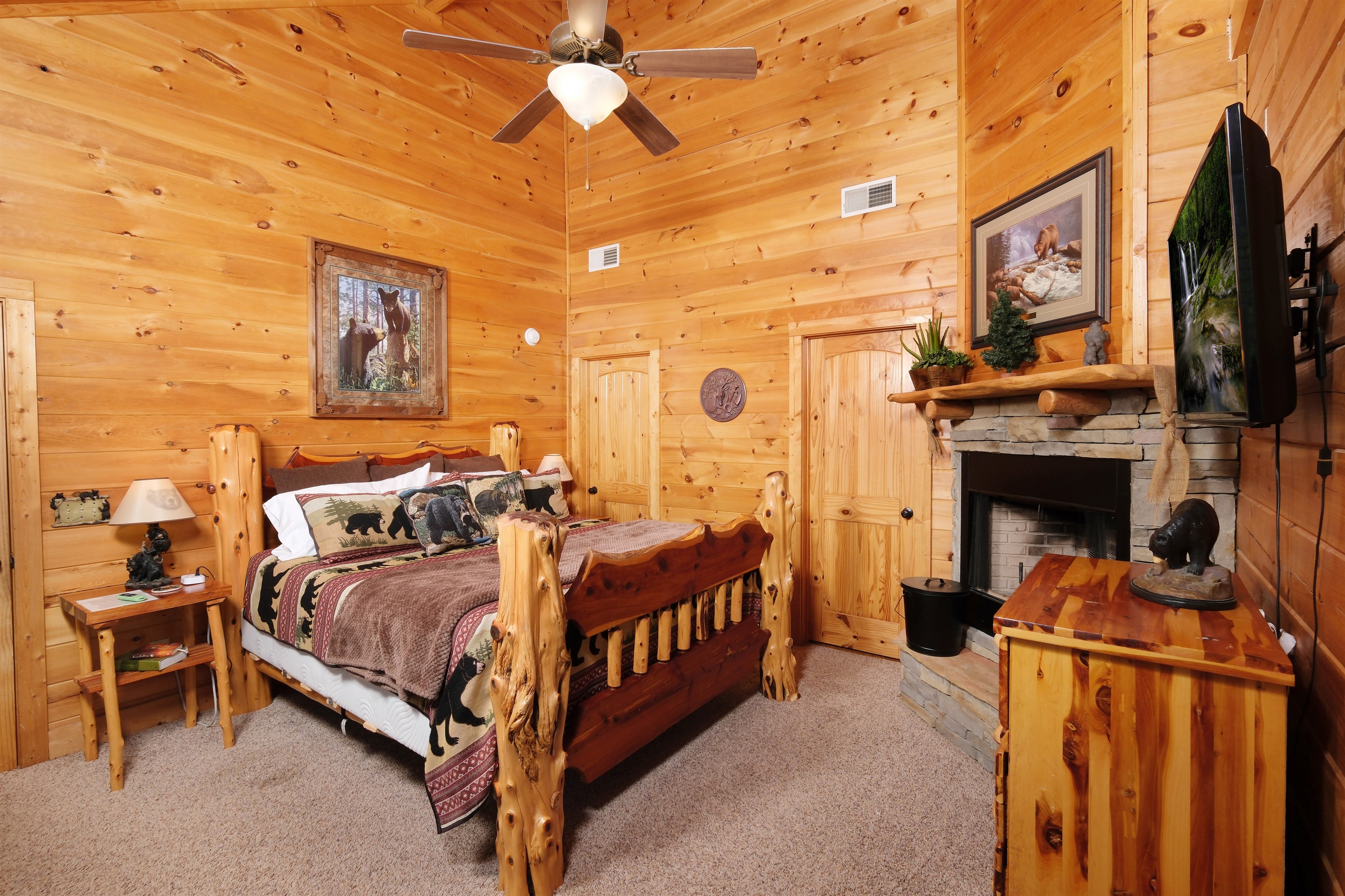 PAPA BEAR ROOM UPPER