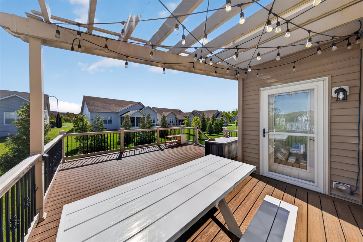 Picnic style seating (Seats 6) off sunroom and breakfast nook