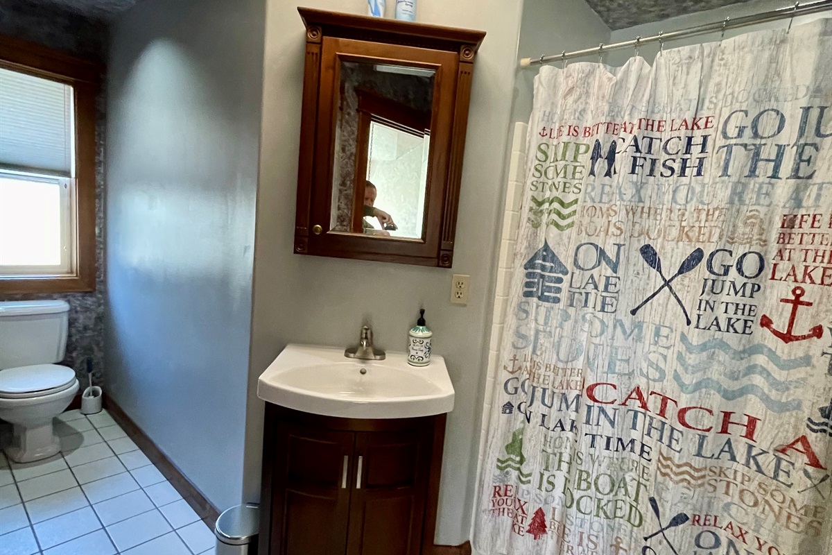 Upstairs Full Shower/Tub Combo