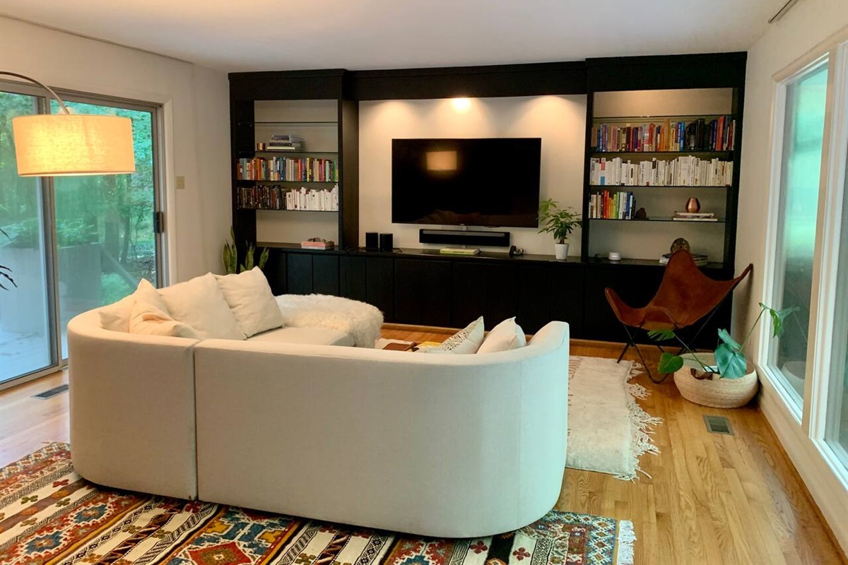 Surrounded by glass on both sides, the living room is the first room you'll encounter when you enter the house.